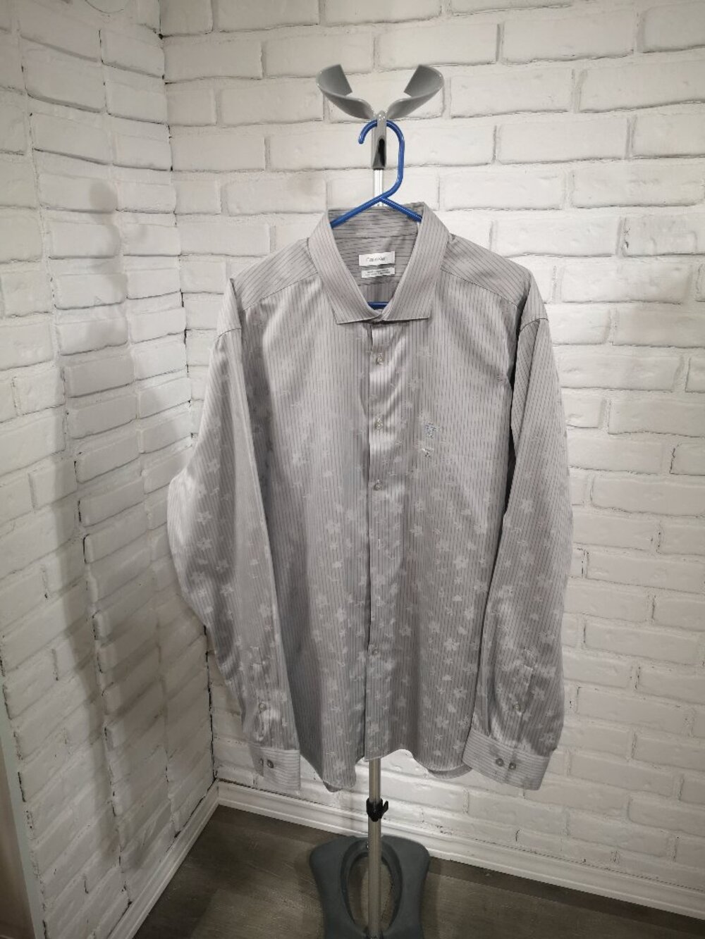 Calvin Klein NWOT Size 18.5 Grey Stripe & Floral Pattern Non Iron Slim Fit Shirt